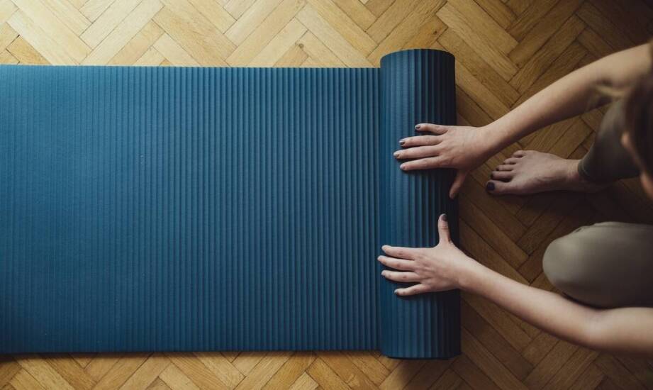 Jak "open pokeball" może wspierać równowagę i koordynację w Pilates?