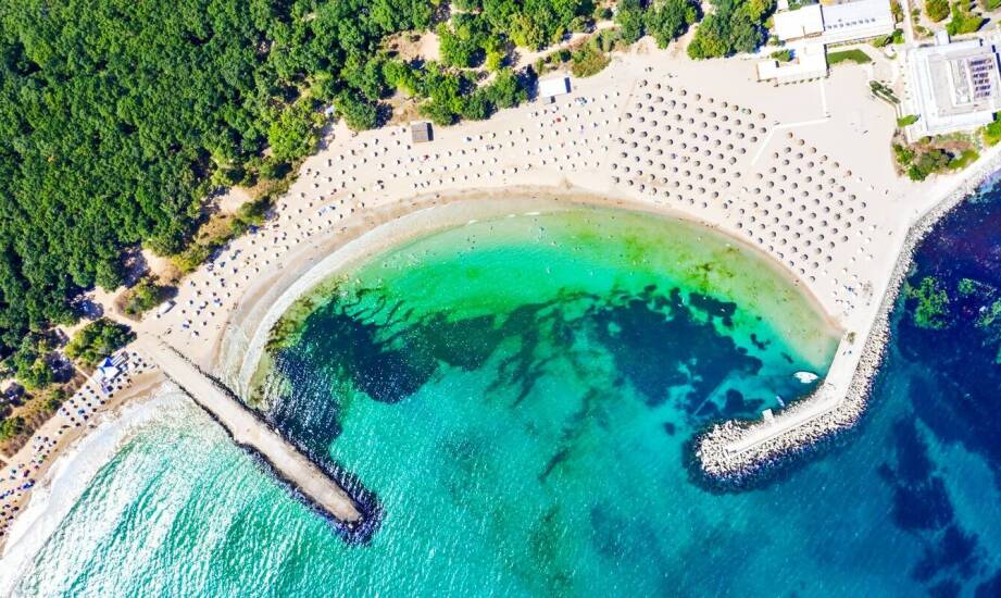 Zalety bliskości plaży dla gości kempingu nad morzem