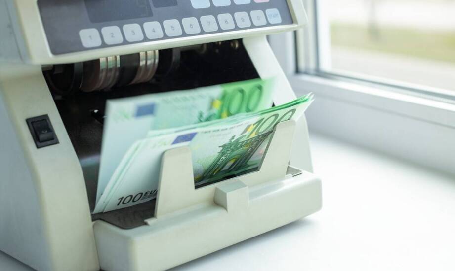 Kantor walcz a banki – kto oferuje lepsze warunki wymiany?