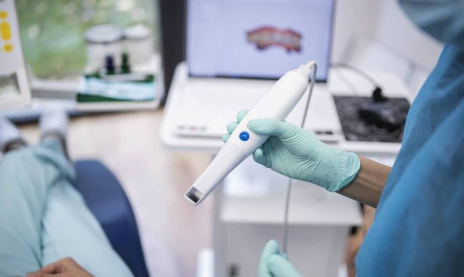 Implantologia – jakie są etapy przygotowania do wszczepienia implantów?
