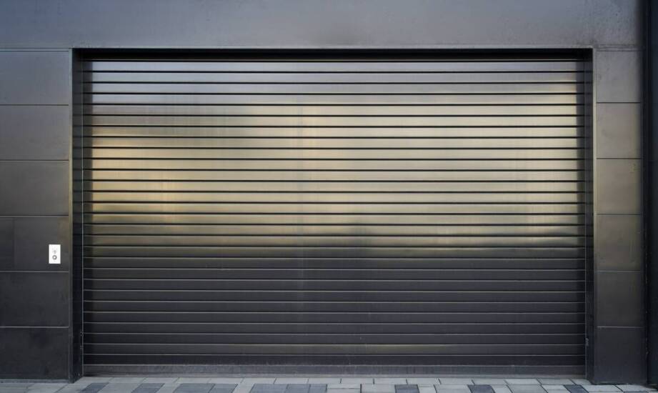 Dlaczego warto zainwestować w bramy garażowe wykonane z aluminium?