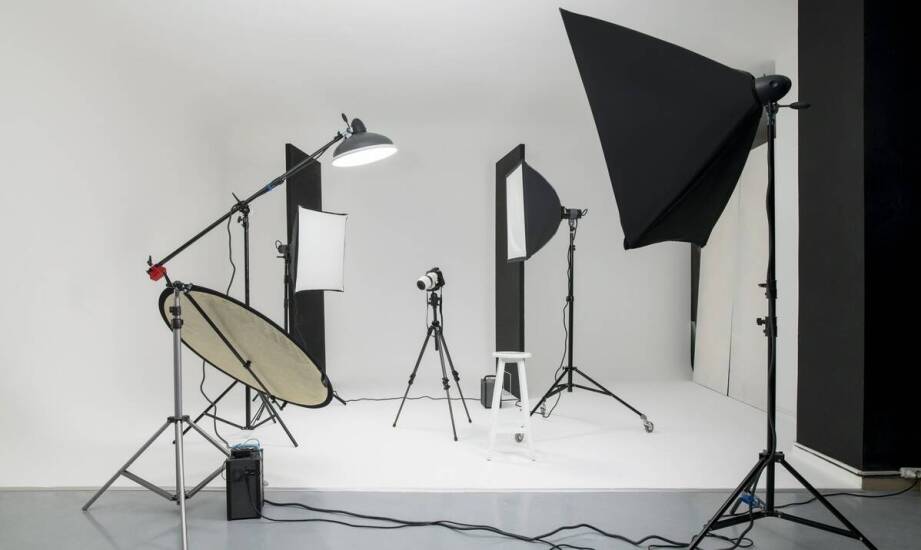 Studio fotograficzne: jak najlepiej wykorzystać przestrzeń do sesji portretowej?
