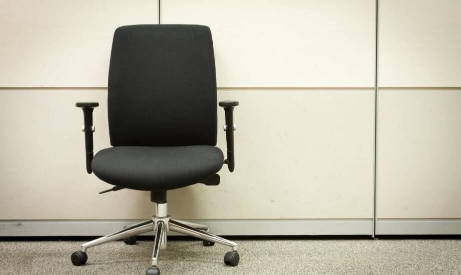 Jak wybrać odpowiedni fotel do wielogodzinnej pracy przy biurku?