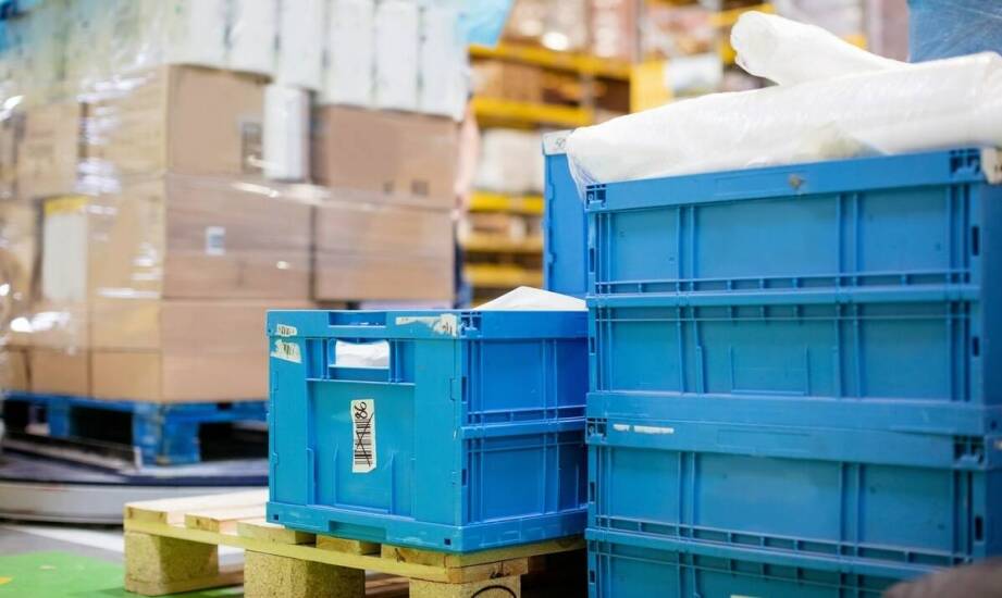 Dlaczego warto wybrać producenta skrzyń transportowych z doświadczeniem?