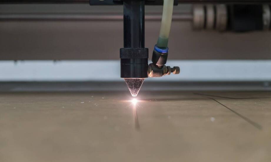 Jakie są wyzwania i rozwiązania związane z cięciem laserowym w branży gastronomicznej?