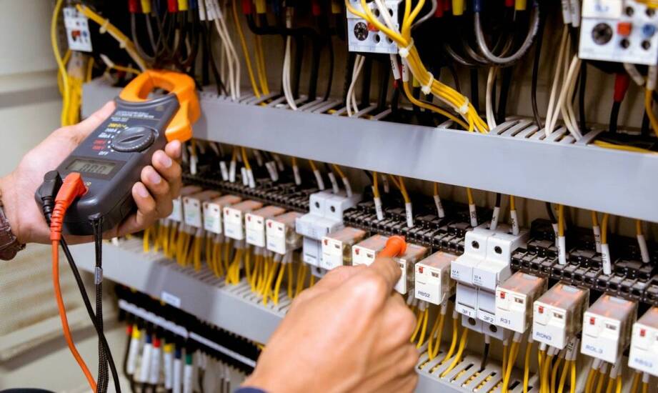 Pomiary instalacji elektrycznych – dlaczego są kluczowe dla bezpieczeństwa?