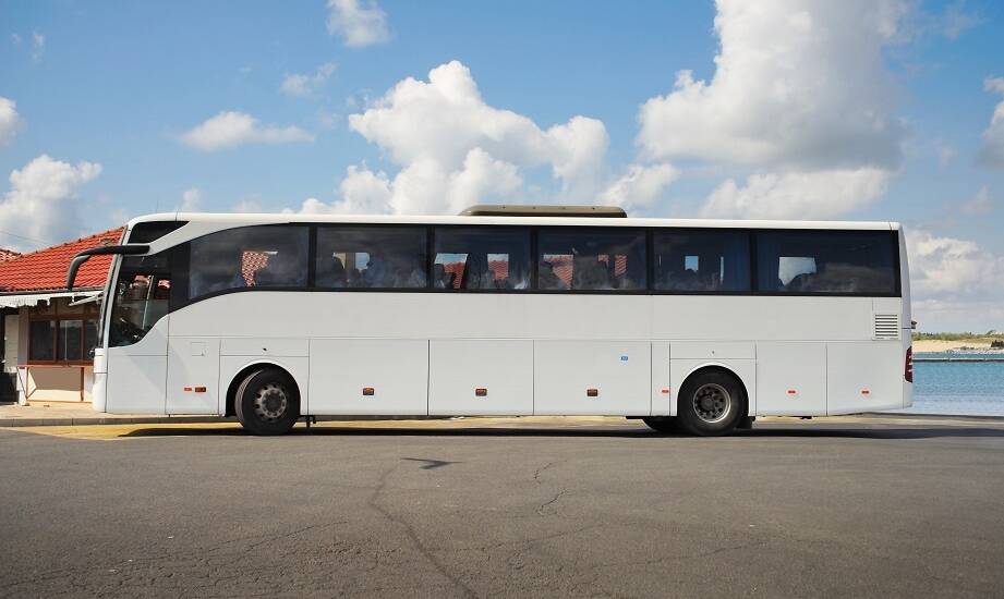 Wynajem autokarów na wycieczki szkolne – jakie są korzyści dla nauczycieli?