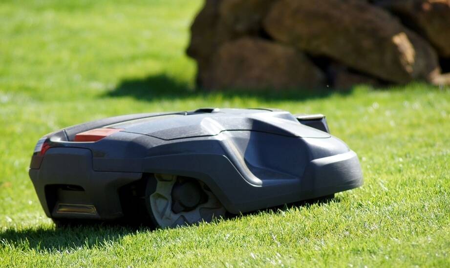 Roboty koszące a ekologia – jakie korzyści dla środowiska?