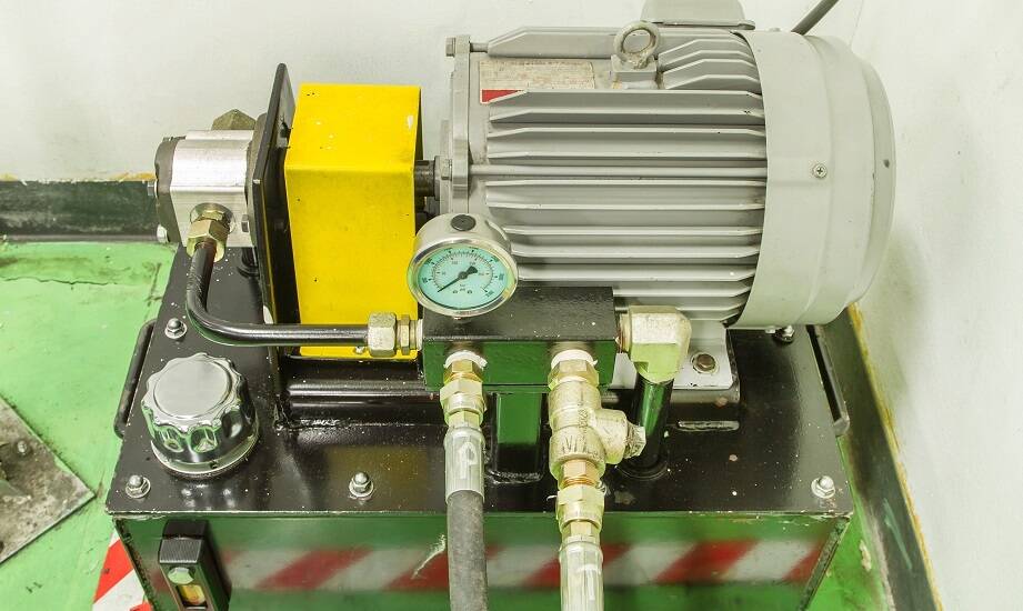 Porównanie różnych typów zasilaczy hydraulicznych i ich zastosowań