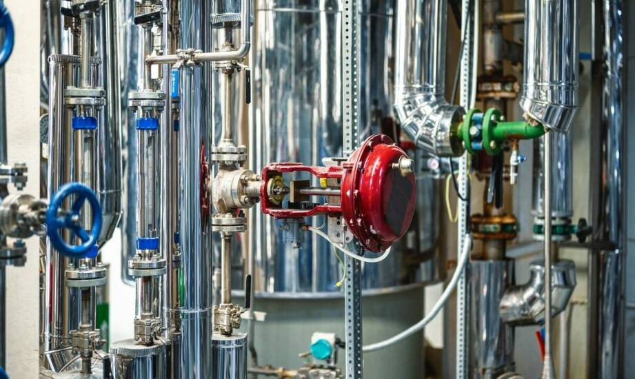 Jakie są zalety stosowania złączek hydraulicznych w przemyśle chemicznym?