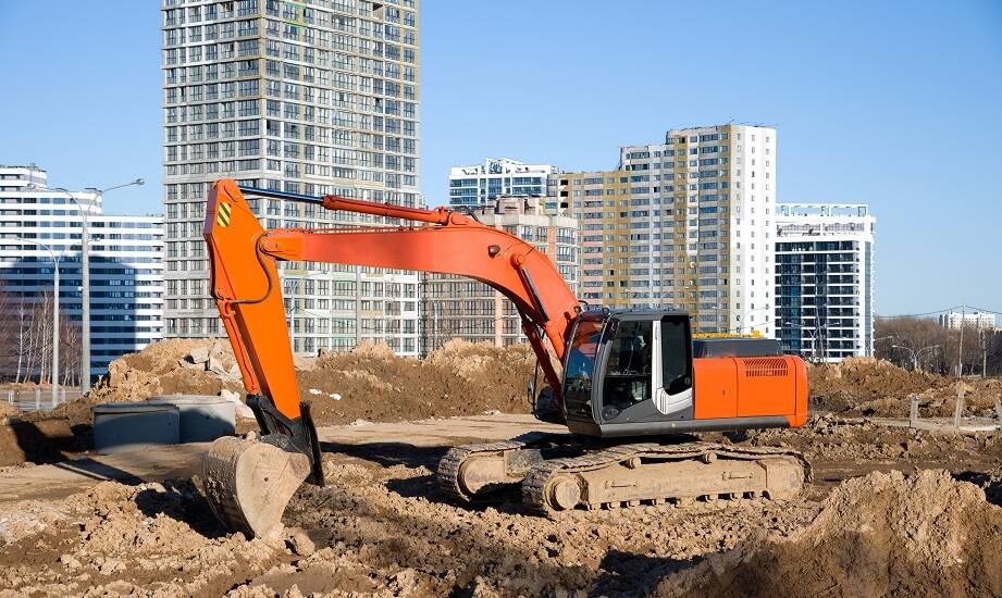 Jakie są etapy przygotowania terenu pod plac budowy?