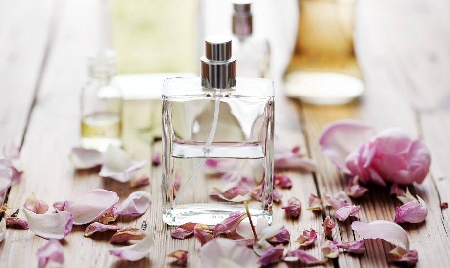 Jakie korzyści płyną z używania wysokiej jakości surowców do produkcji perfum?