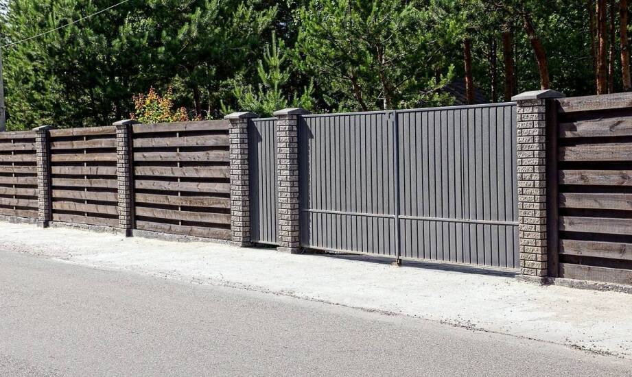 Zaunbau in Brandenburg – Welche Materialien wählen, um Haltbarkeit zu gewährleisten?