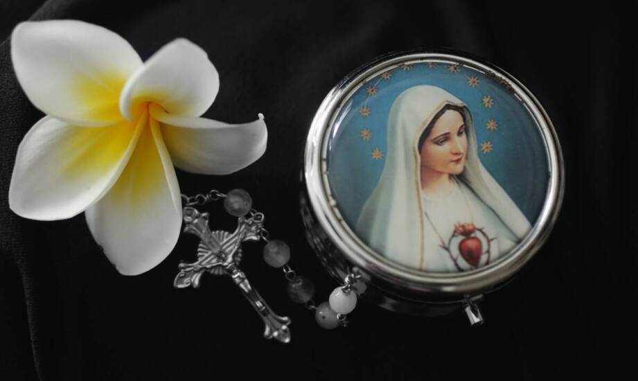 Różaniec bransoletka na rękę jako wyjątkowy upominek religijny