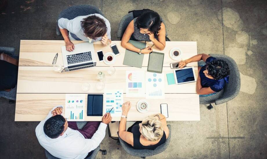 Jak outsourcing wspiera rozwój innowacyjnych projektów?