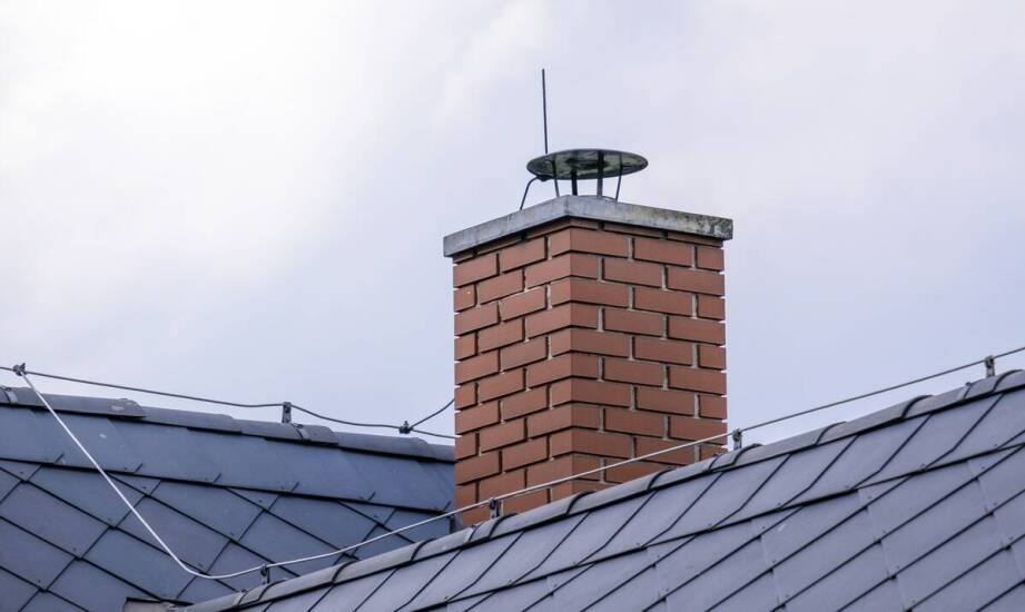 Rura spalinowa do kominka a współpraca z innymi elementami systemu kominowego