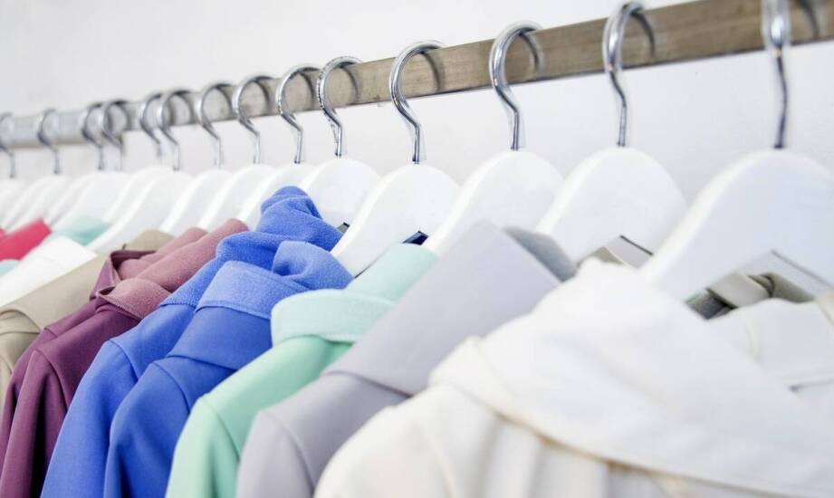 Jakie wzory koszul pasują do garnituru męskiego slim?