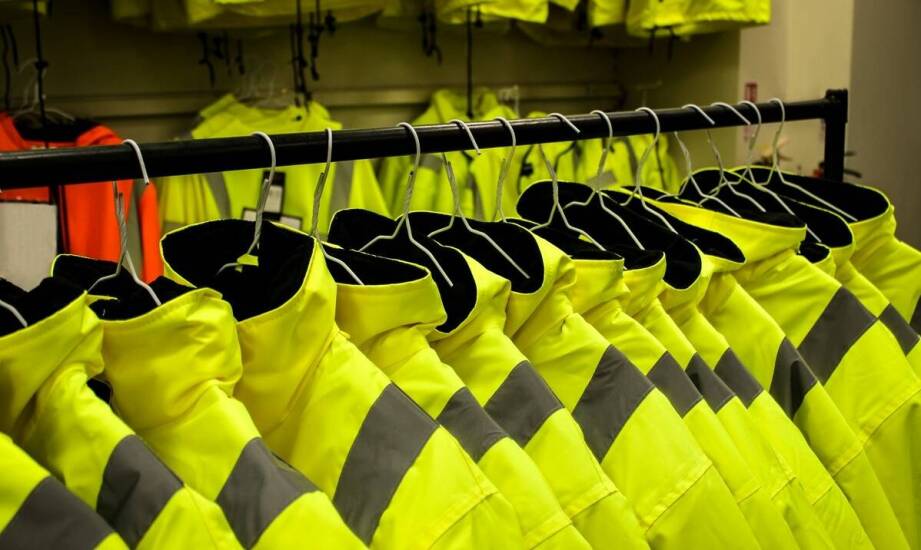 Dlaczego warto skorzystać z fjallraven wyprzedaży na odzież z ochroną UV?