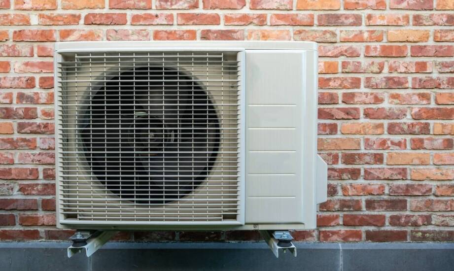 Jakie wyzwania niesie montaż klimatyzacji w starszych budynkach?
