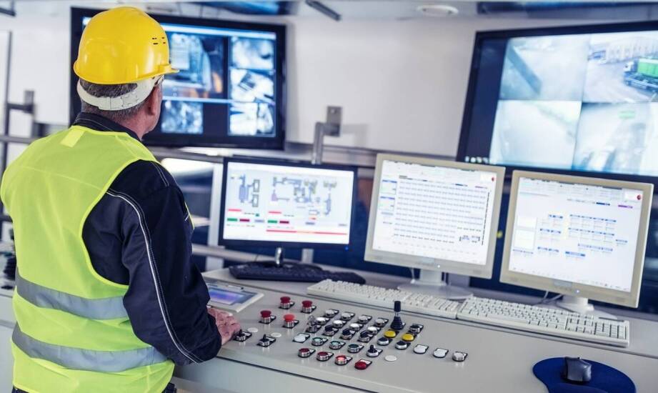 Zdalna pomoc techniczna – jak wspiera użytkowników maszyn przemysłowych?