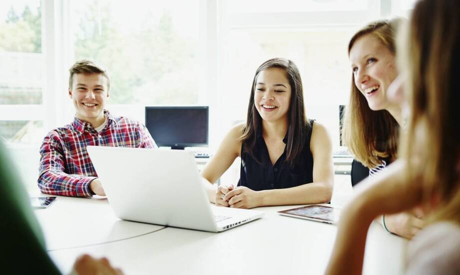 Czy studia podyplomowe online są dopasowane do potrzeb współczesnych nauczycieli?