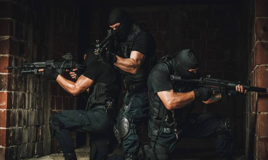 Jakie technologie wpływają na trwałość rękawic militarnych?