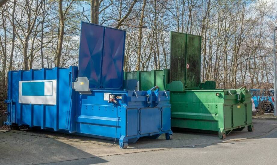 Jakie są dostępne rozmiary kontenerów online na odpady gabarytowe?
