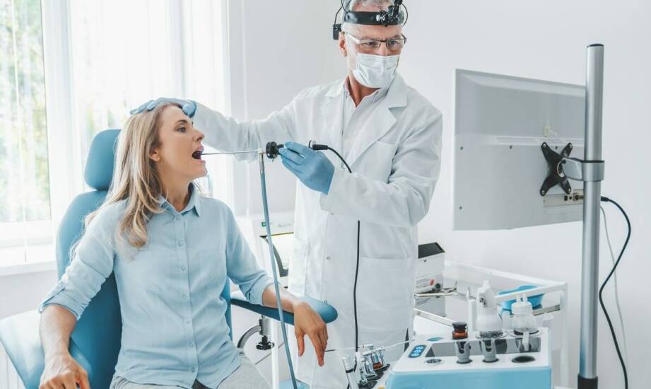 Do jakich celów wykorzystywany jest stroik laryngologiczny?