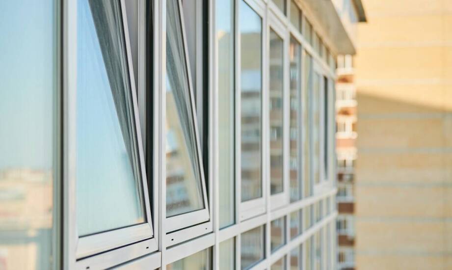 Wie polnische Fensterhersteller hochwertige Qualität und Langlebigkeit gewährleisten?