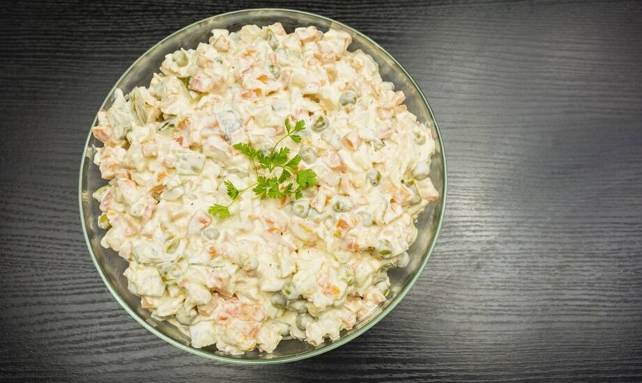 Jakie sałatki oferuje restauracja z tradycyjną kuchnią polską?