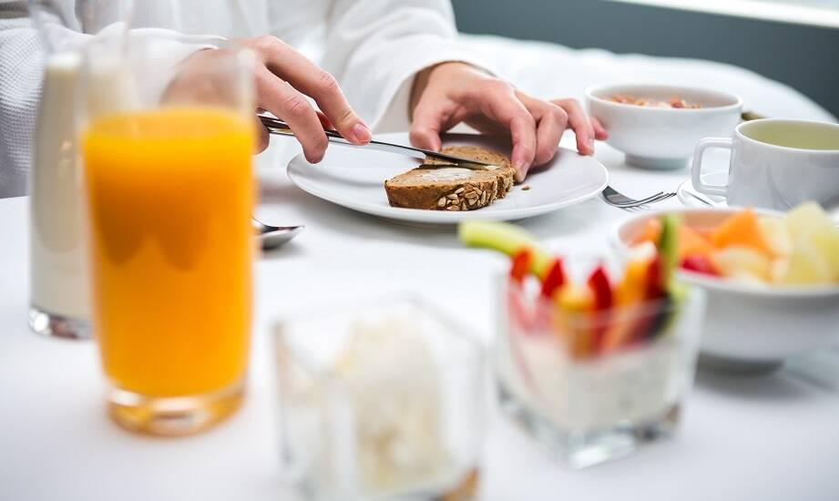Jakie śniadania proponuje hotelowa restauracja z kuchnią polską?