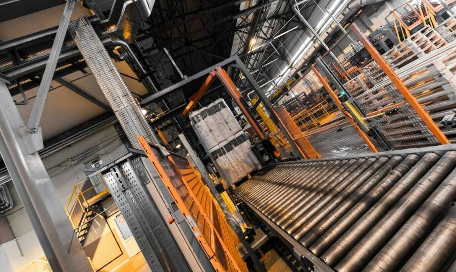 Przyspieszenie procesów produkcyjnych dzięki automatyzacji paletyzacji