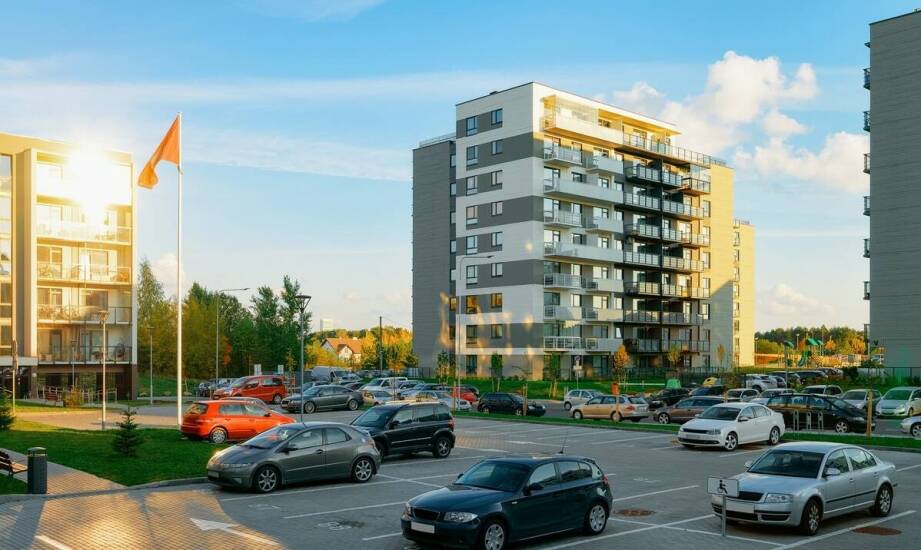Jakie są zalety masztów flagowych o różnych wysokościach?