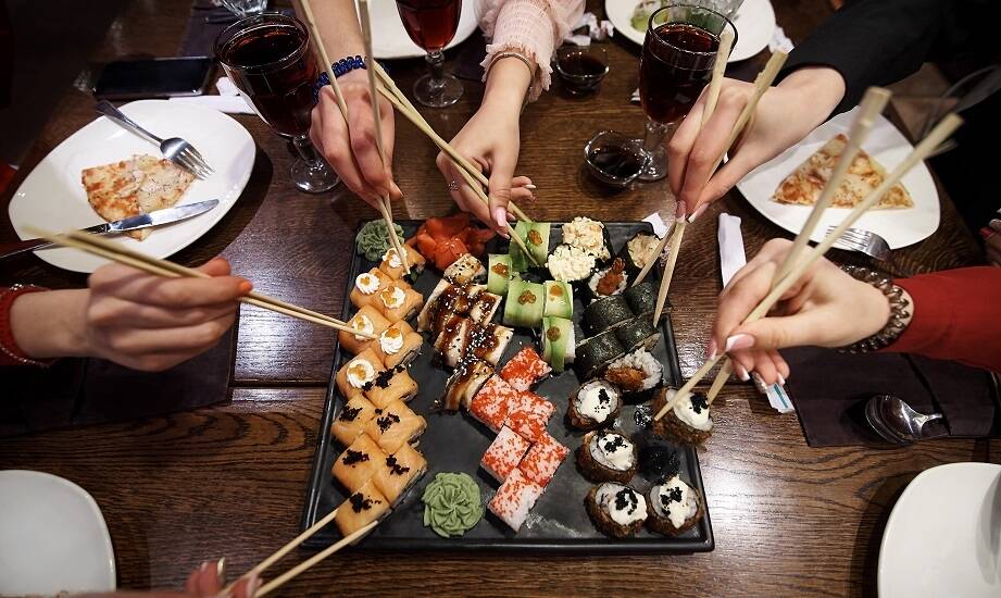 Dlaczego warto wybrać nasze sushi na spotkanie z przyjaciółmi?