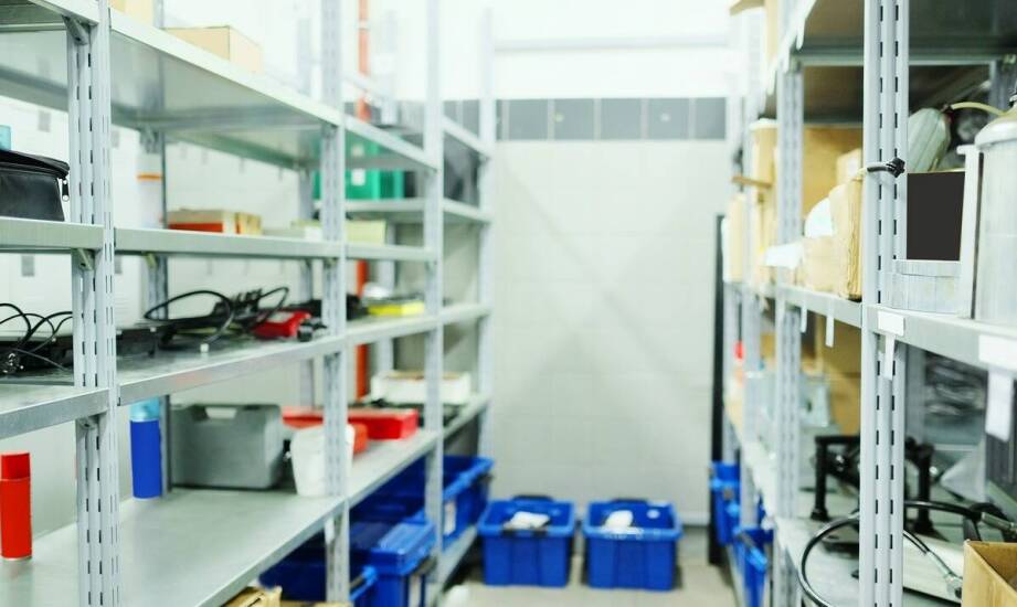 Pojemniki warsztatowe – klucz do efektywnej organizacji narzędzi w miejscu pracy