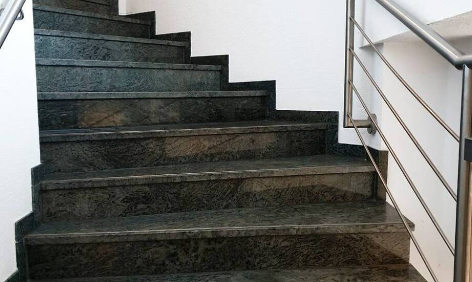 Firma kamieniarska i jej oferta na schody granitowe