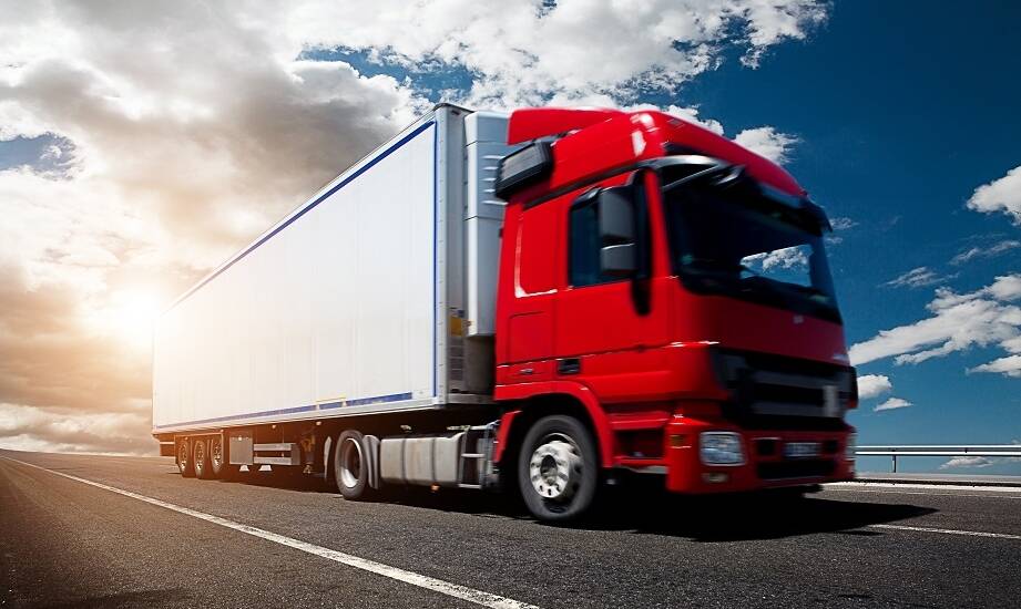 Jak polska firma transportowa obsługuje międzynarodowe przewozy drogowe?