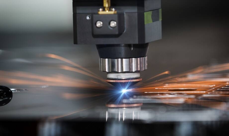 Zalety cięcia laserowego w produkcji elementów dla branży lotniczej