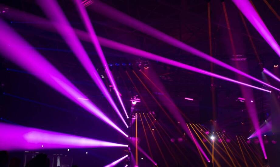 Efekty laserowe na zewnątrz – jak to działa?
