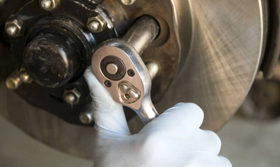 Dlaczego warto inwestować w profesjonalną naprawę układów hamulcowych w naczepach?