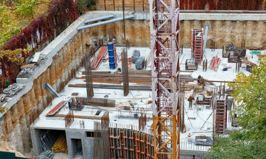 Jakie są korzyści z użycia betonu hydrotechnicznego w inżynierii lądowej?