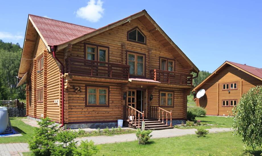 Jakie są kluczowe zalety projektów domów z bali?
