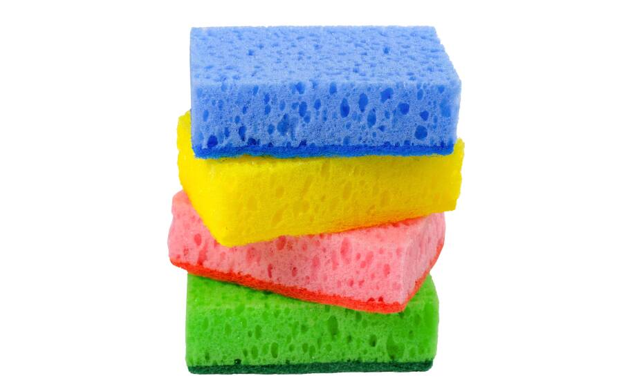 Porównanie różnych rodzajów gąbek kuchennych na rynku