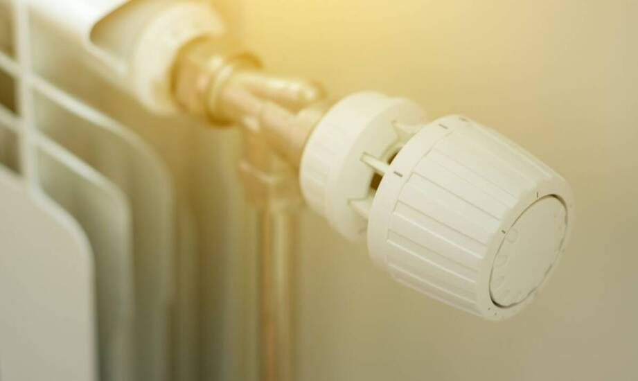 Rola zaworów termostatycznych w grzejnikach łazienkowych – co warto wiedzieć?