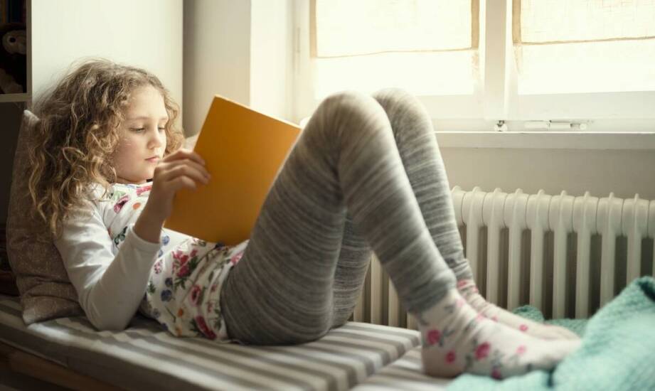 Jak mini biblioteka w żłobku wspiera rozwój czytelniczy maluchów?