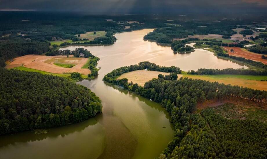 Jak wykorzystać naturalne otoczenie sali weselnej Mazury do sesji zdjęciowej?