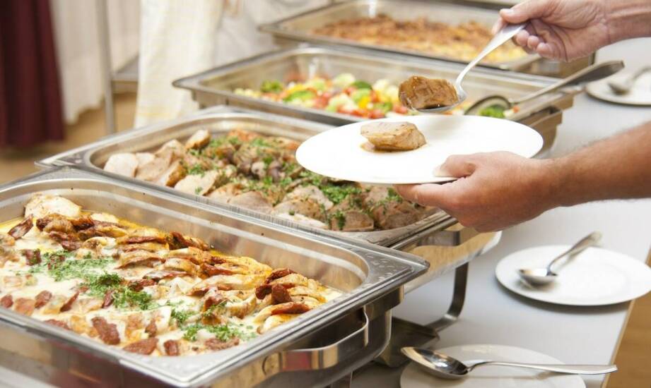 Catering bufetowy na lunch biznesowy: zalety i wady