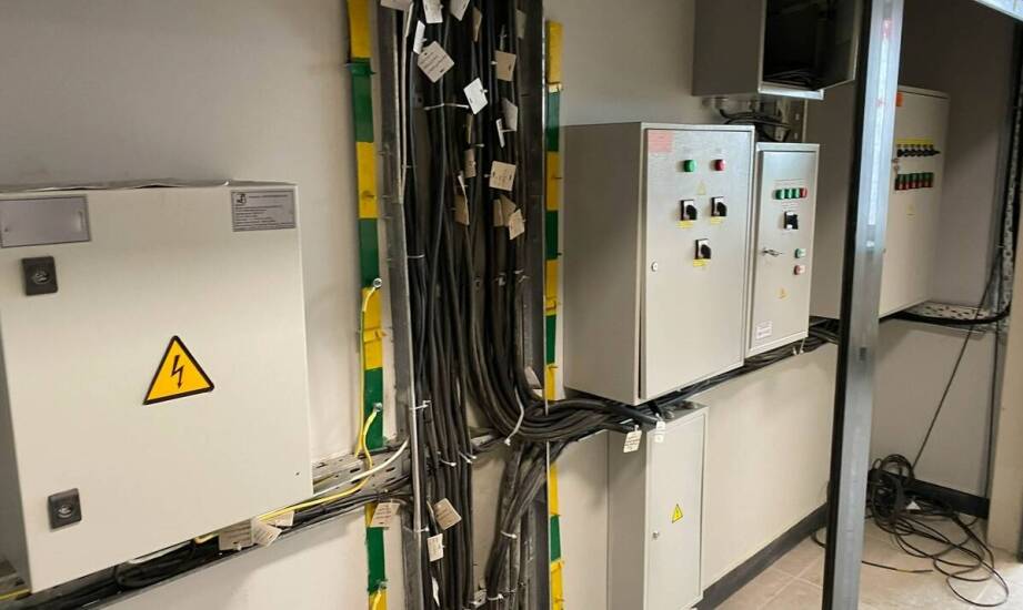 Jak puszka hermetyczna wpływa na efektywność energetyczną instalacji?