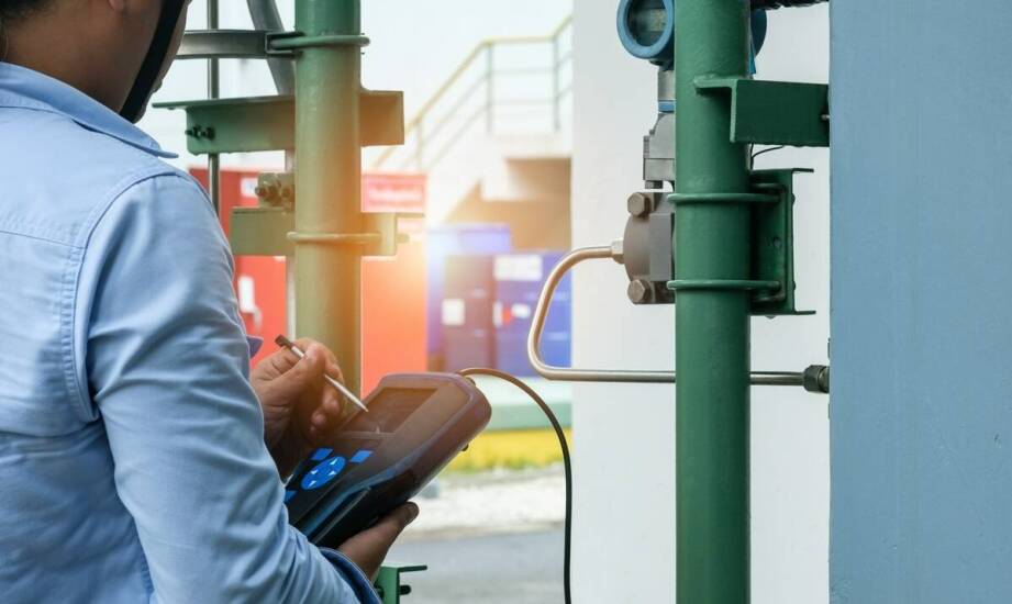 Jakie są najczęstsze problemy związane z pomiarem ciśnienia wody i jak im zapobiegać?
