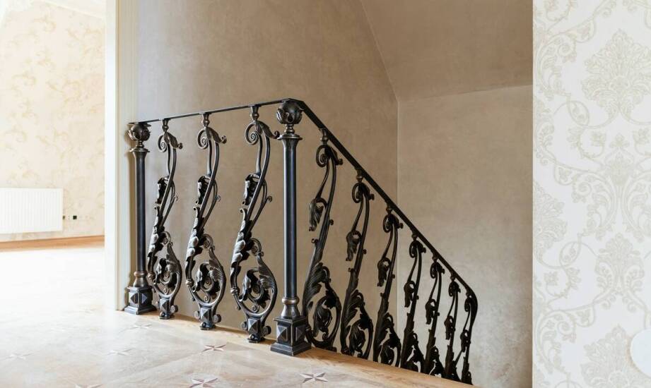 Ręczne zdobienia w balustradach - jak dodają charakteru wnętrzu?